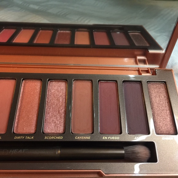 Urban Decay Naked Heat palette - Picture 4 of 6
